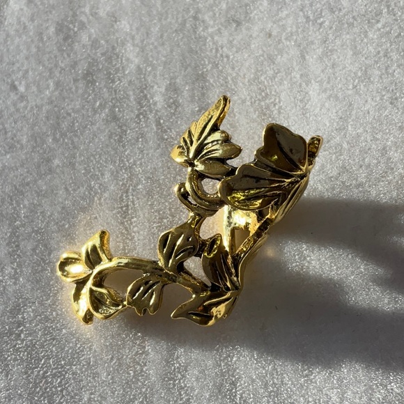 💜3/$30 Antique Silver Spring Leaf Left Cuff Earring non piercing - Picture 5 of 5